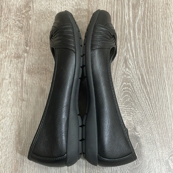 NWOT White Mountain Sable Faux Leather Gathered Ballet Flats 7 - Picture 9 of 14